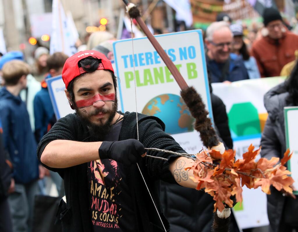 NO FEE 2 Stop Climate Chaos march