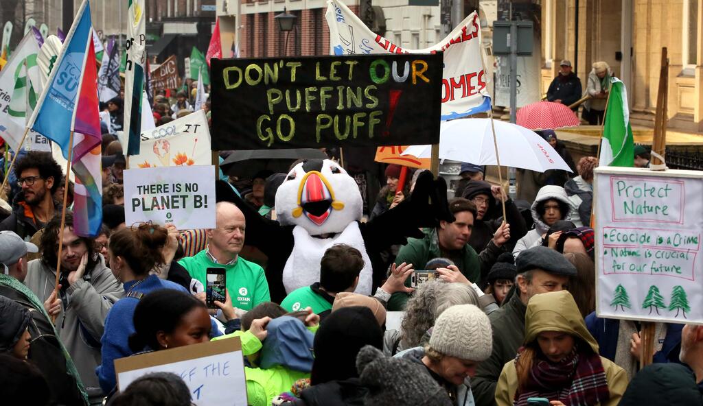 NO FEE 13 Stop Climate Chaos march